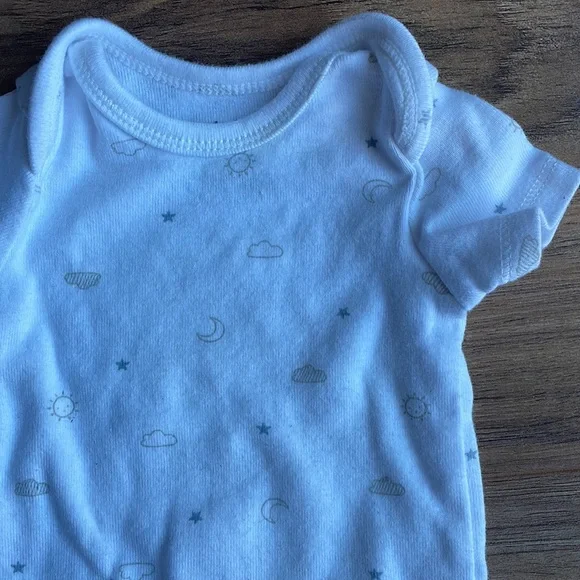 Carters bodysuit - Picture 2 of 4